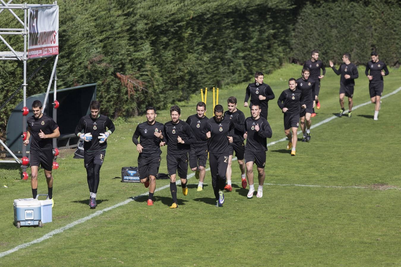 La plantilla entrena al margen de la polémica