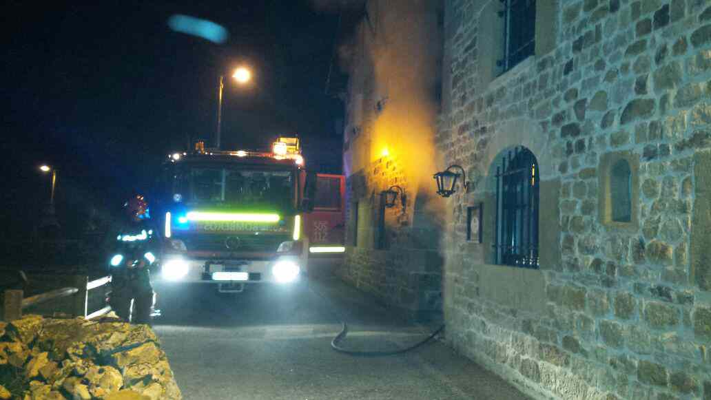 Un electrodoméstico provoca un incendio en una casa rural en Villafufre