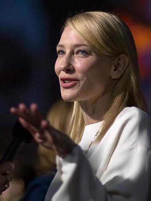 Cate Blanchett adopta a una niña