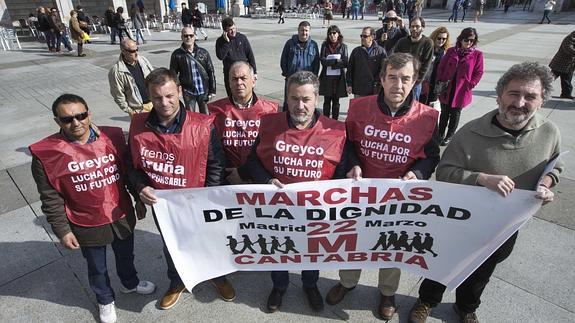 Dos autobuses llevan a Pamplona la queja de los trabajadores de Greyco