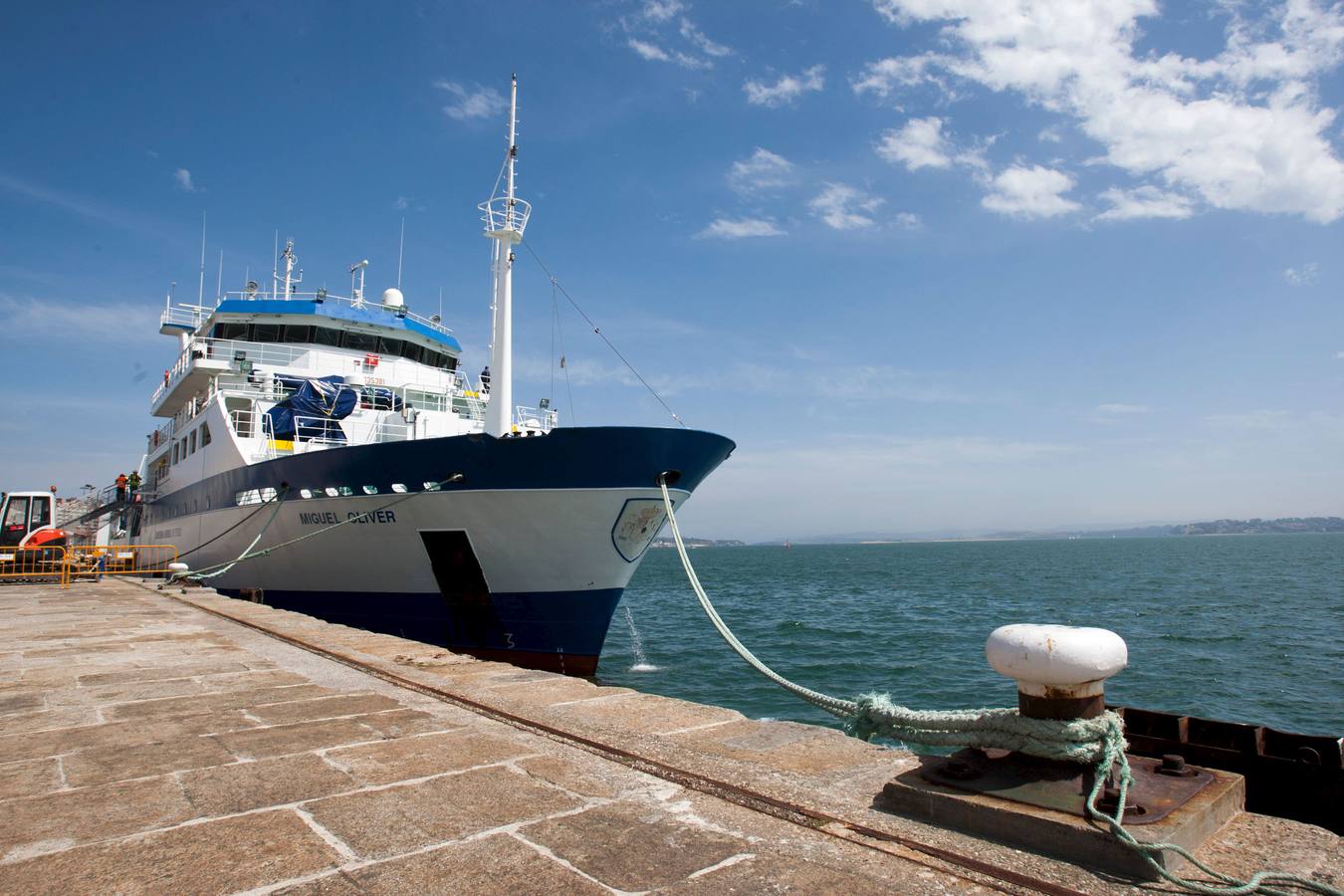 El buque Miguel Oliver estudiará las poblaciones de sardina y anchoa en el Cantábrico