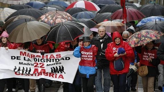 Los trabajadores de Greyco protagonizaron bajo la lluvia la Marcha de la Dignidad