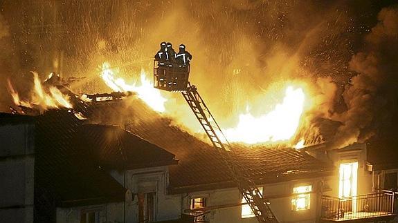 De la Serna defiende como "ejemplar" la actuación de los bomberos en Tetuán