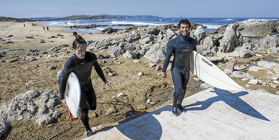 Piélagos regula la práctica del surf