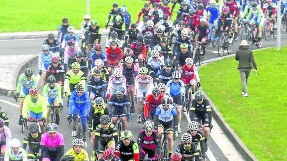 Larrea se impone en la Vuelta a Santander Máster