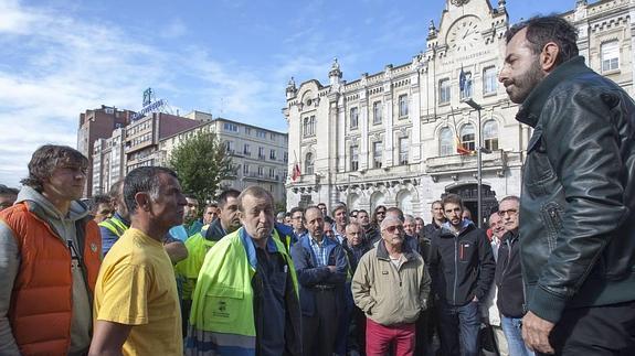 Más protestas de los trabajadores de las basuras por retrasos de salarios
