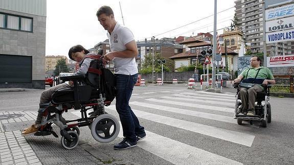 El CERMI recoge firmas para igualar el copago a las personas dependientes y con discapacidad