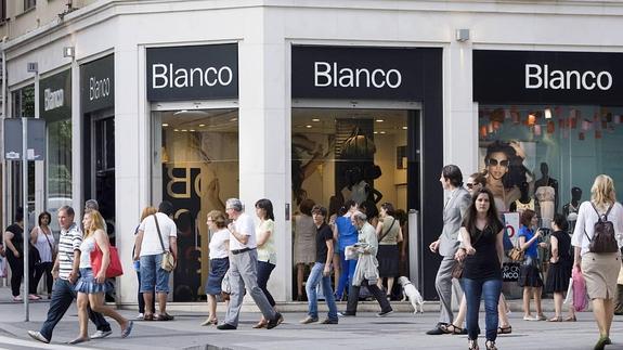 Blanco cierra su tienda en Santander