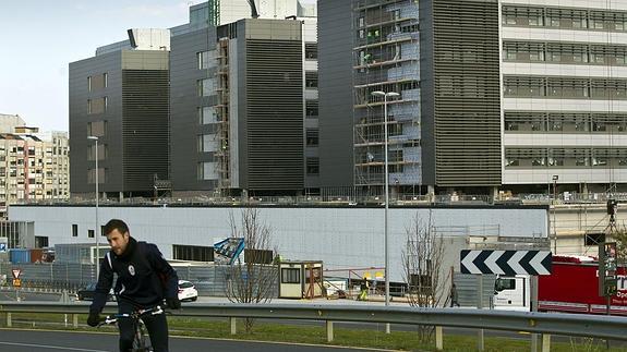 Rajoy visita las obras de Valdecilla