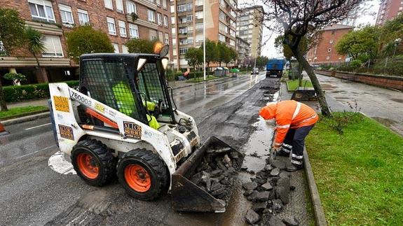 Comienza la mejora de los viales de Cazoña