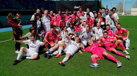 La peña Mortera Blanca entrena en Valdebebas con el Real Madrid