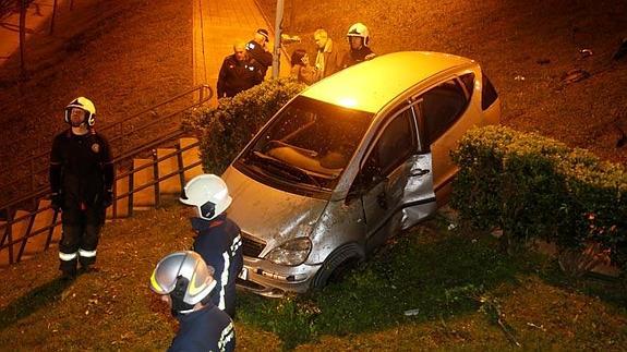 Un coche pierde el control en la Bajada de la Media Luna