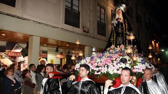 'La Soledad' convocó a miles de personas por las calles de Laredo