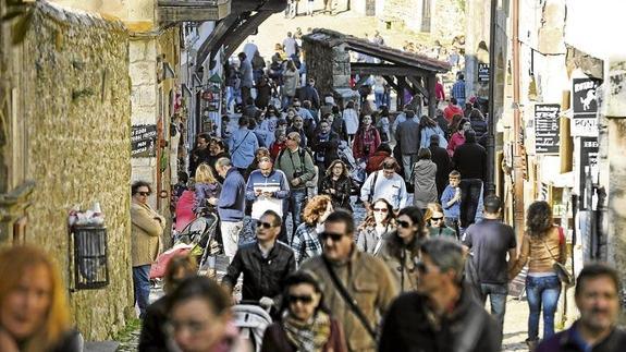 Cantabria roza el lleno en las fechas clave de la Semana Santa con un viernes "buenísimo"