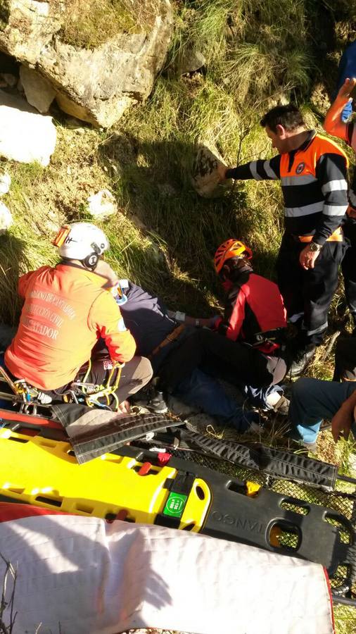 Un hombre resulta herido tras precipitarse por una ladera en los Collados del Asón