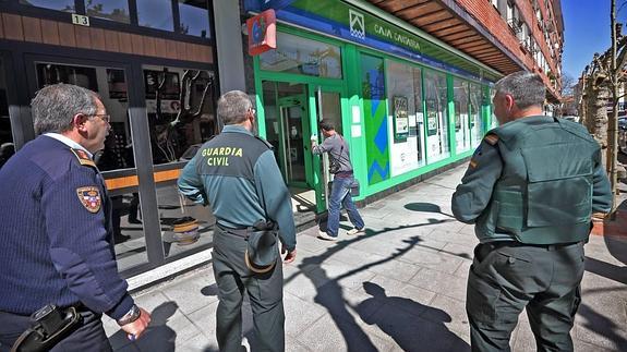 Atracan la sucursal de Caja Cantabria en Cabezón de la Sal