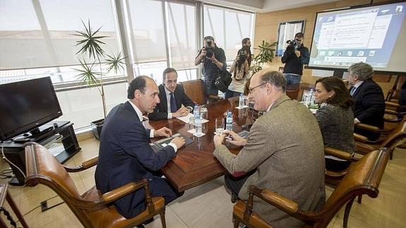 Renfe mantiene a Reinosa sin la parada, pero pone dos lanzaderas