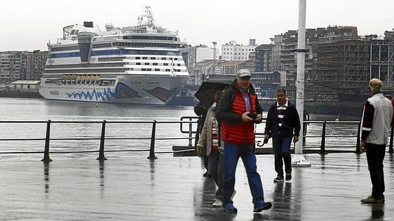 Los pasajeros del crucero AIDAdiva se reparten entre Bilbao y Santander