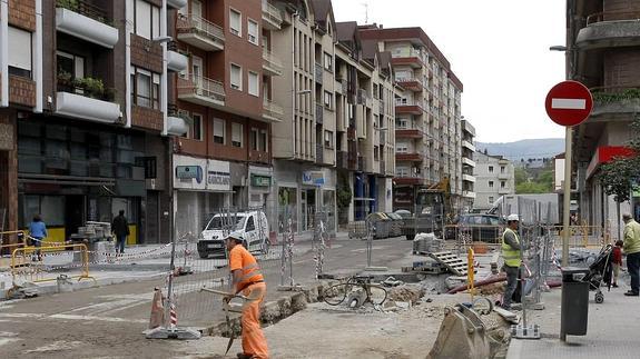 Una rotonda pondrá fin a las obras de remodelación de Garcilaso de la Vega