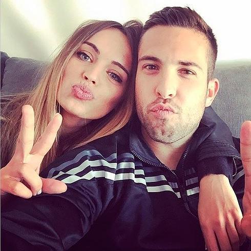 Jordi Alba presenta a su chica en Instagram