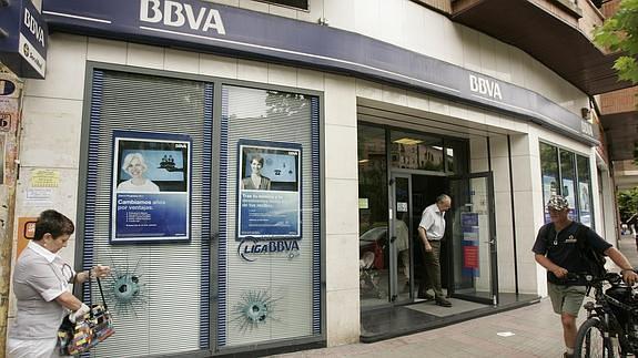 La banca reacciona ante el lío del DNI y busca vías para no bloquear miles de cuentas