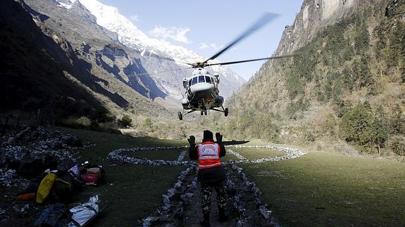 Los expertos reconocen que es "difícil" encontrar a los desaparecidos en Langtang por la magnitud de los daños
