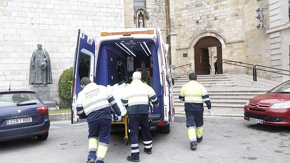 La Policía evita el suicidio de una mujer en la Catedral de Santander