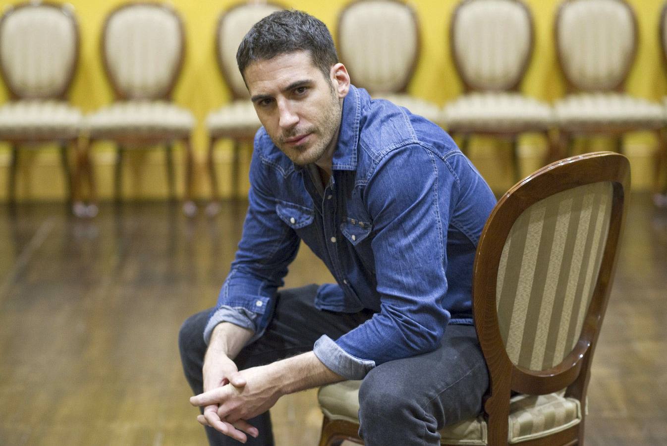 Miguel Ángel Silvestre bien acompañado