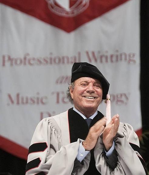 Julio Iglesias, 'honoris causa' por Berklee