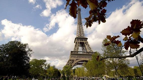 Un millonario chino paga unas vacaciones en París a sus 6.400 empleados