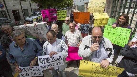 "Más legalización y menos multas"