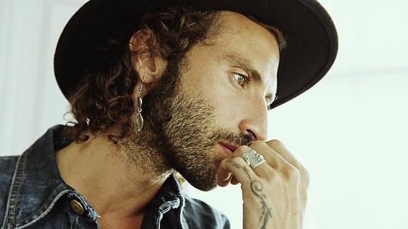 Leiva: "Deberíamos rendirnos ante las buenas canciones por encima de ventas y artistas"