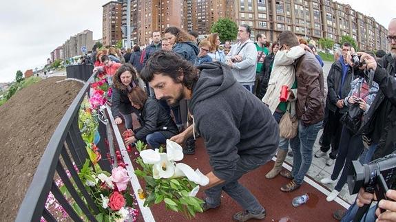 Decenas de personas recuerdan a Amparo Pérez en el día de su cumpleaños