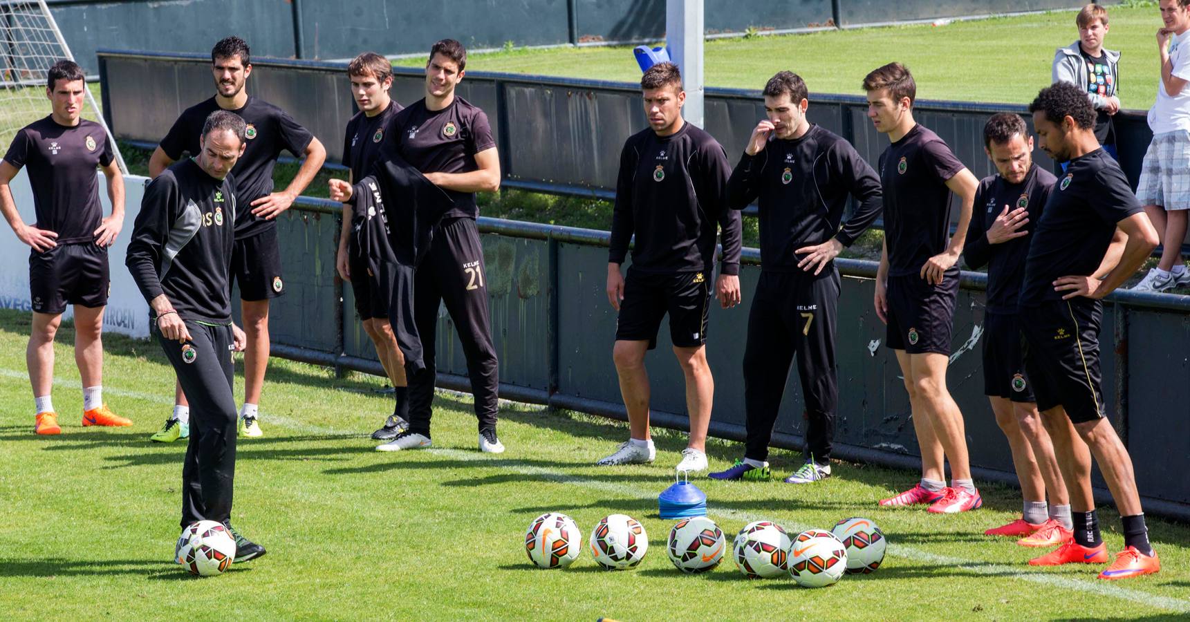 Los rivales del Racing en la lucha por la salvación descartan a Barça B y Recreativo