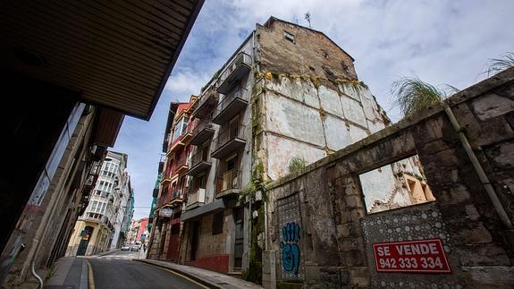 El derribo en Ruamayor 16 suma otro solar vacío a la zona del Cabildo