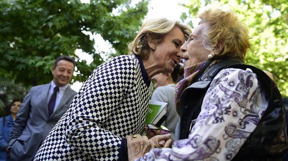 Esperanza Aguirre declaró 369.000 euros como cazatalentos