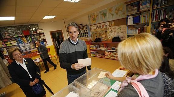 De la Serna: "Hoy es día en que encuestas dejan paso a decisión de ciudadanos"