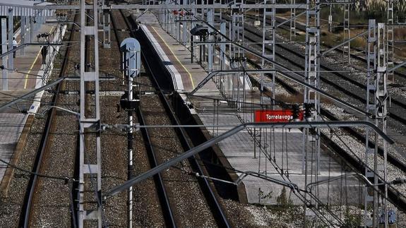 Adif comienza la renovación de 17 kilómetros de vía entre Torrelavega y Guarnizo