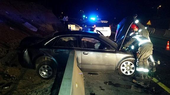 Cuatro jóvenes, heridos leves en un accidente cerca de Sarón