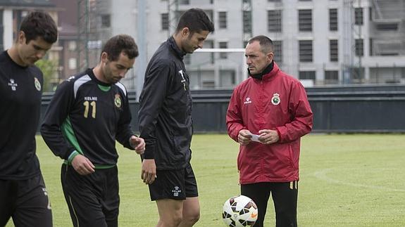 Caras largas en el entrenamiento del Racing