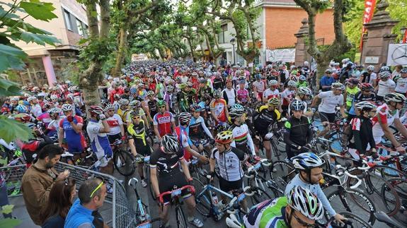 Dos mil ciclistas tomarán la salida en 'Los 10.000 del Soplao' de carretera