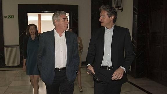 De la Serna: "Un gobierno de cinco partidos en Santander es completamente imposible"