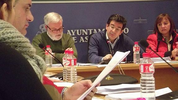 La oposición censura el pleno de última hora sobre el "fraude del IVA" en Astillero