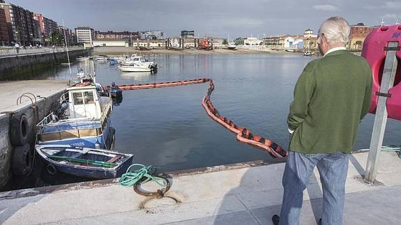Se hunden dos embarcaciones en el puerto de Santander, sin tripulantes a bordo
