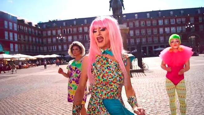 El adiós del colectivo gay a Ana Botella arrasa en internet