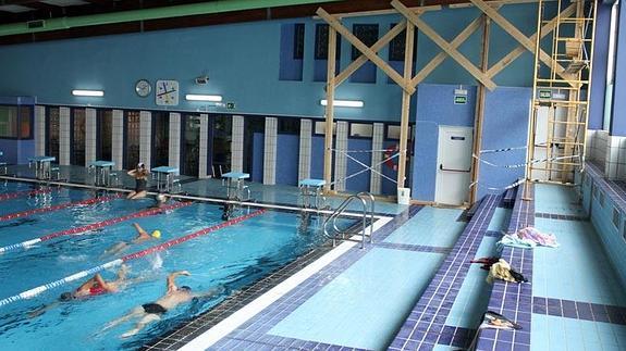 Laredo clausura sus piscinas de forma indefinida por el mal estado de la cubierta