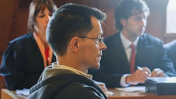 El 'pirómano de los portales' confiesa y asume los 7,5 años de cárcel