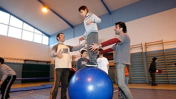 La Escuela de Circo de Torrelavega reabre sus puertas