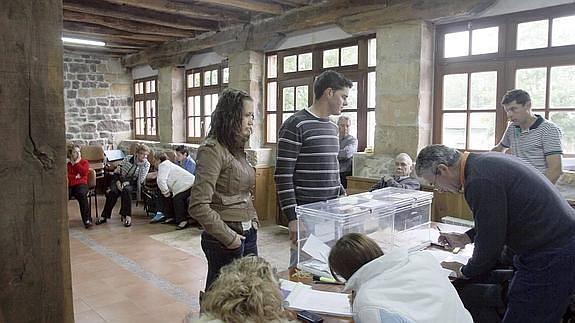 La alcaldesa del PP denuncia a su antecesor del PRC por "destrucción de documentos"