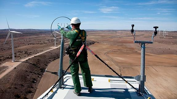 Sniace y Helium reclaman al Gobierno 114 millones por el fracaso del primer plan eólico